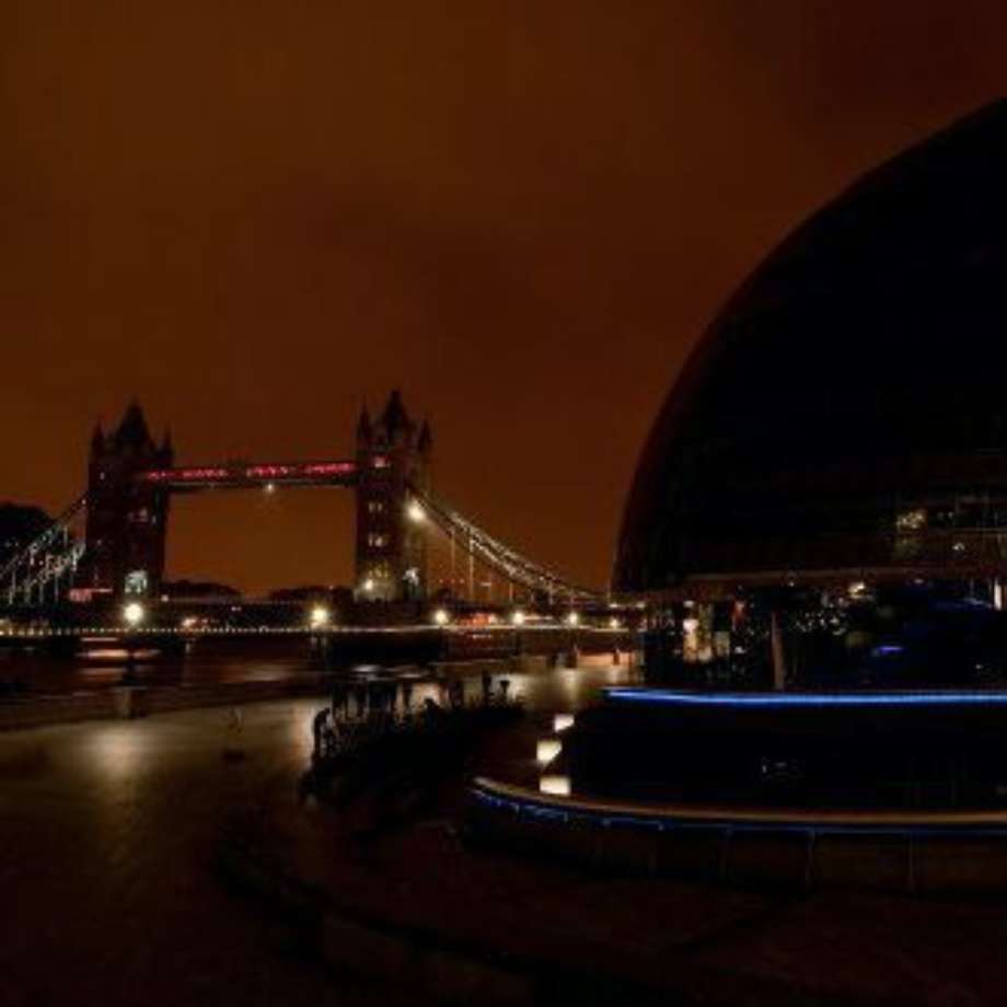 London Bridge City in Darkness