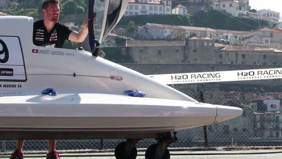 F1 H20 Boat On Wheels10